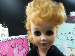 dc fashion doll 1 blonde face